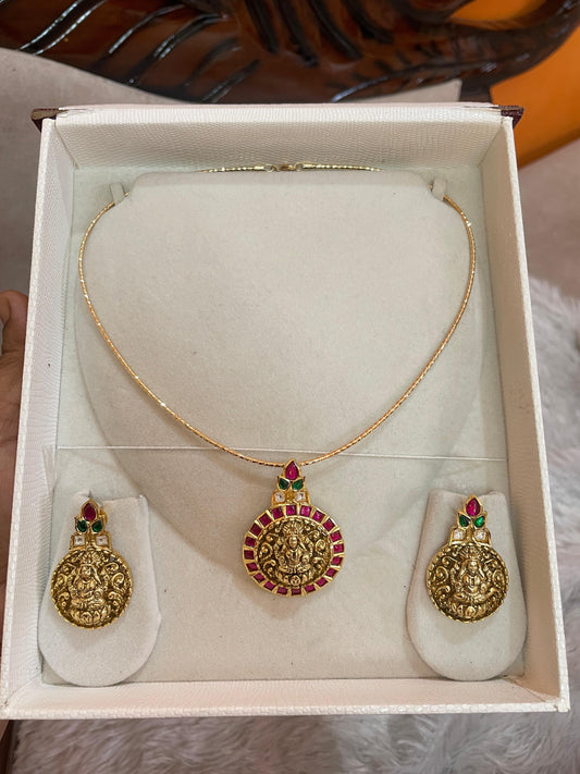 Lakshmi jadau kundan locket set with chain