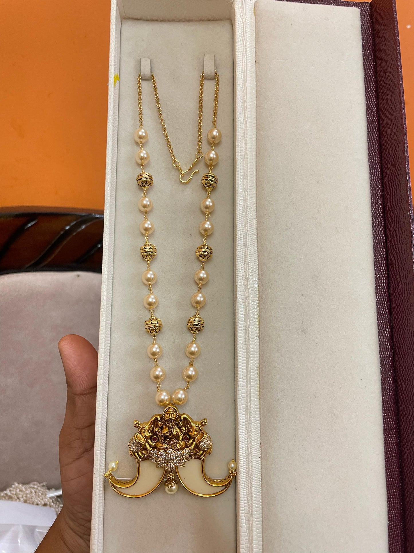 Divine Swarovski pearl chain