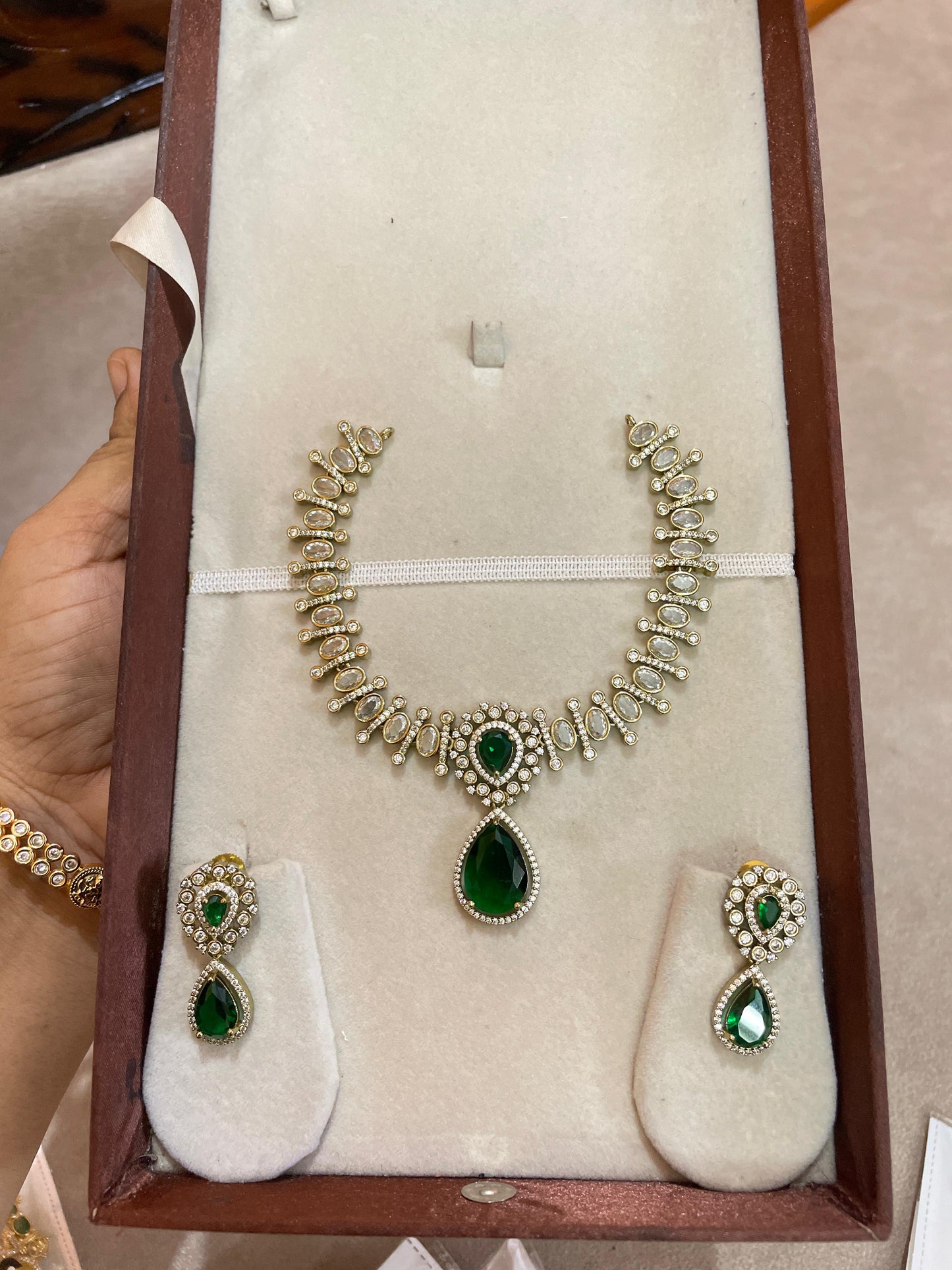 Emerald elegance kundan necklace set