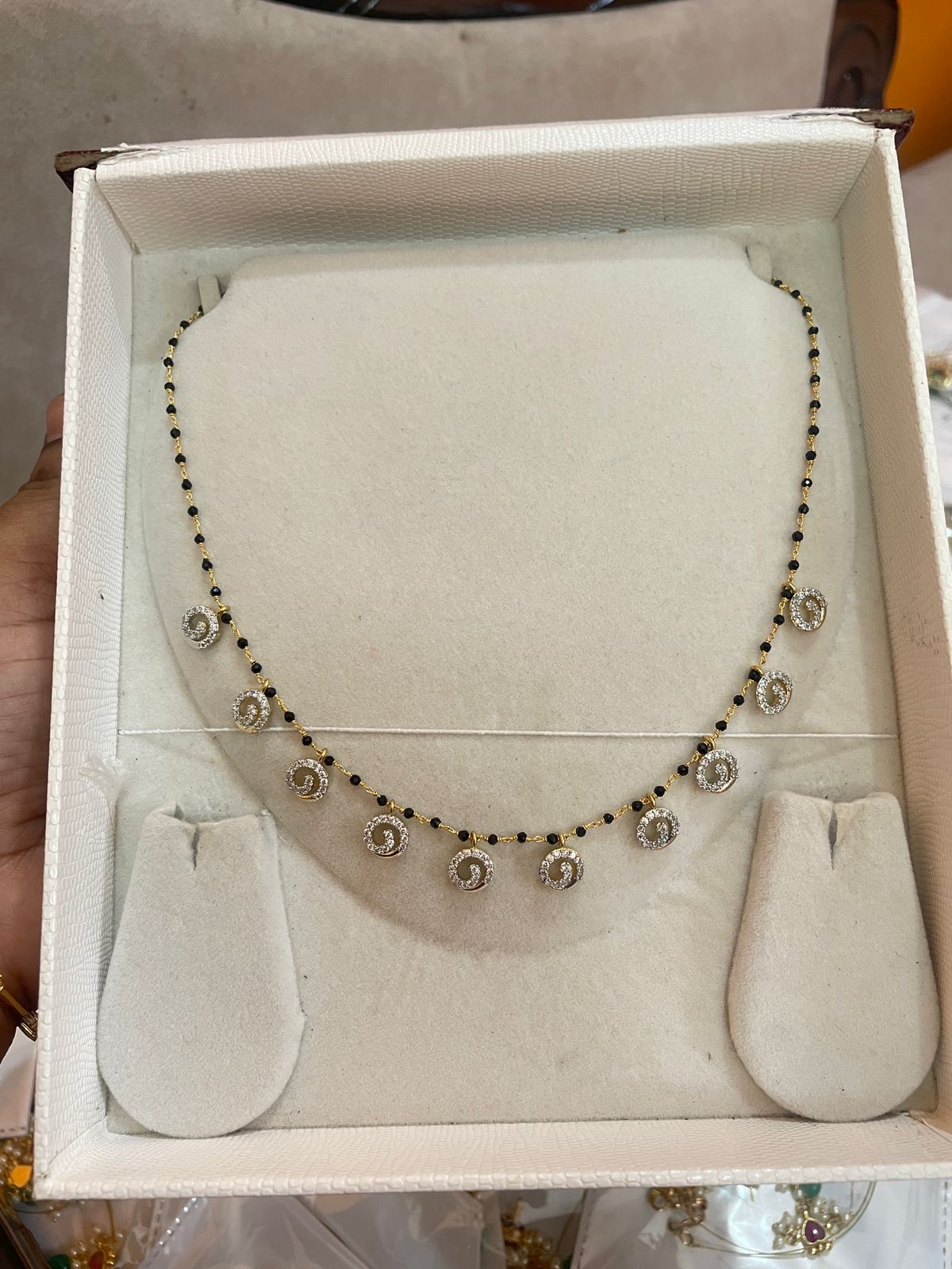 Elegant diamond replica black beads chain