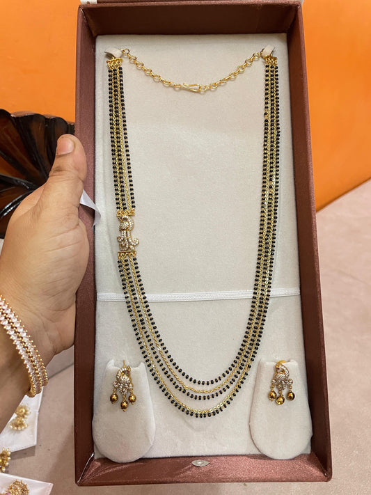 Elegant multilayer black beads chain with earrings