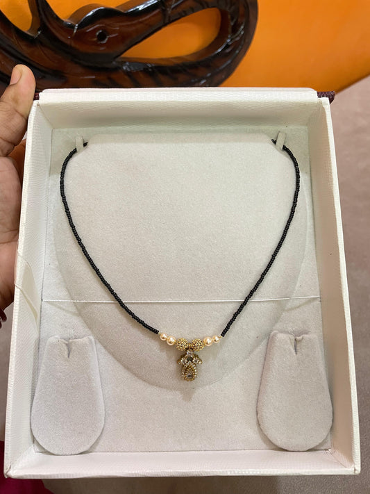 Elegant black beads chain with pearl accent