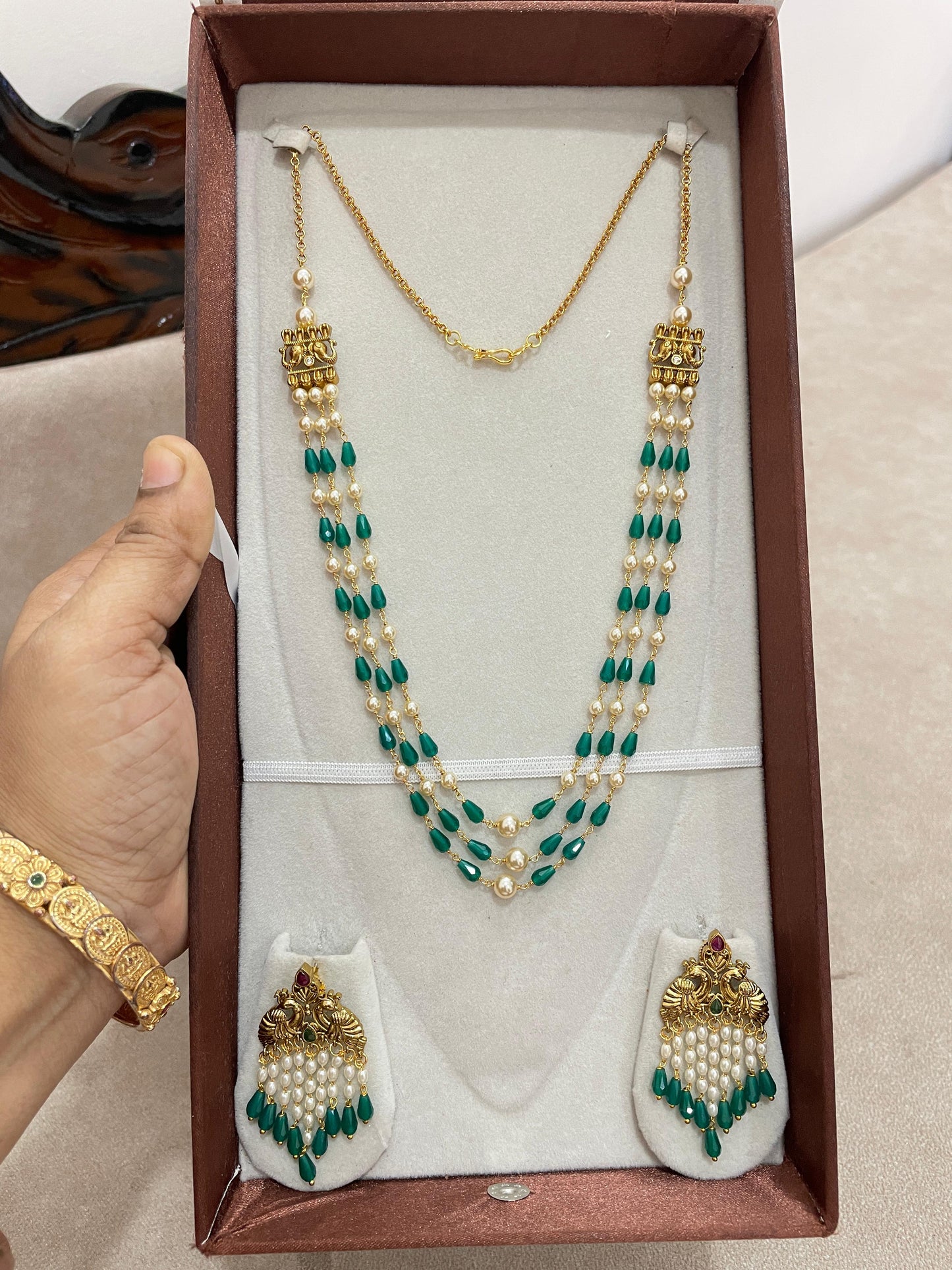 Classic emerald cascade chain set