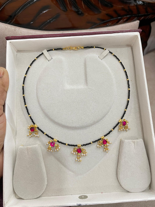 Elegant Black beads chain with Kemp pearl detailing