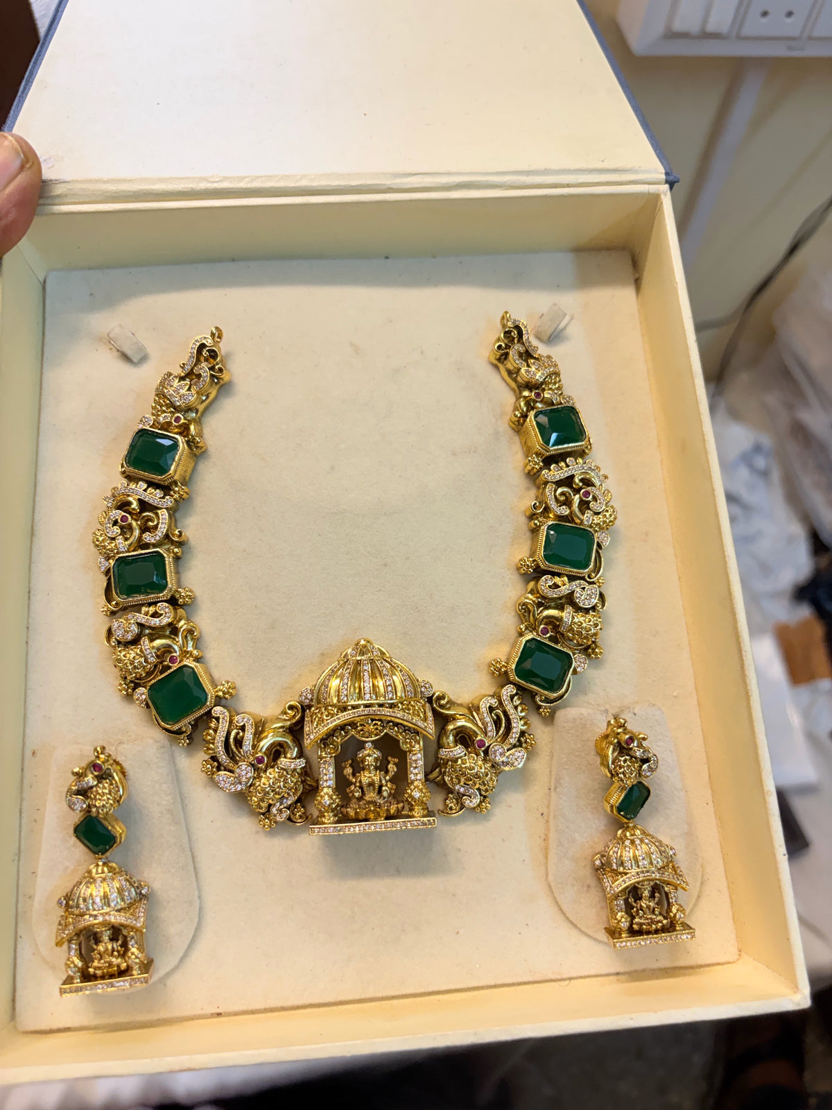 Gold antique finish Emerald jadau necklace set premium quality