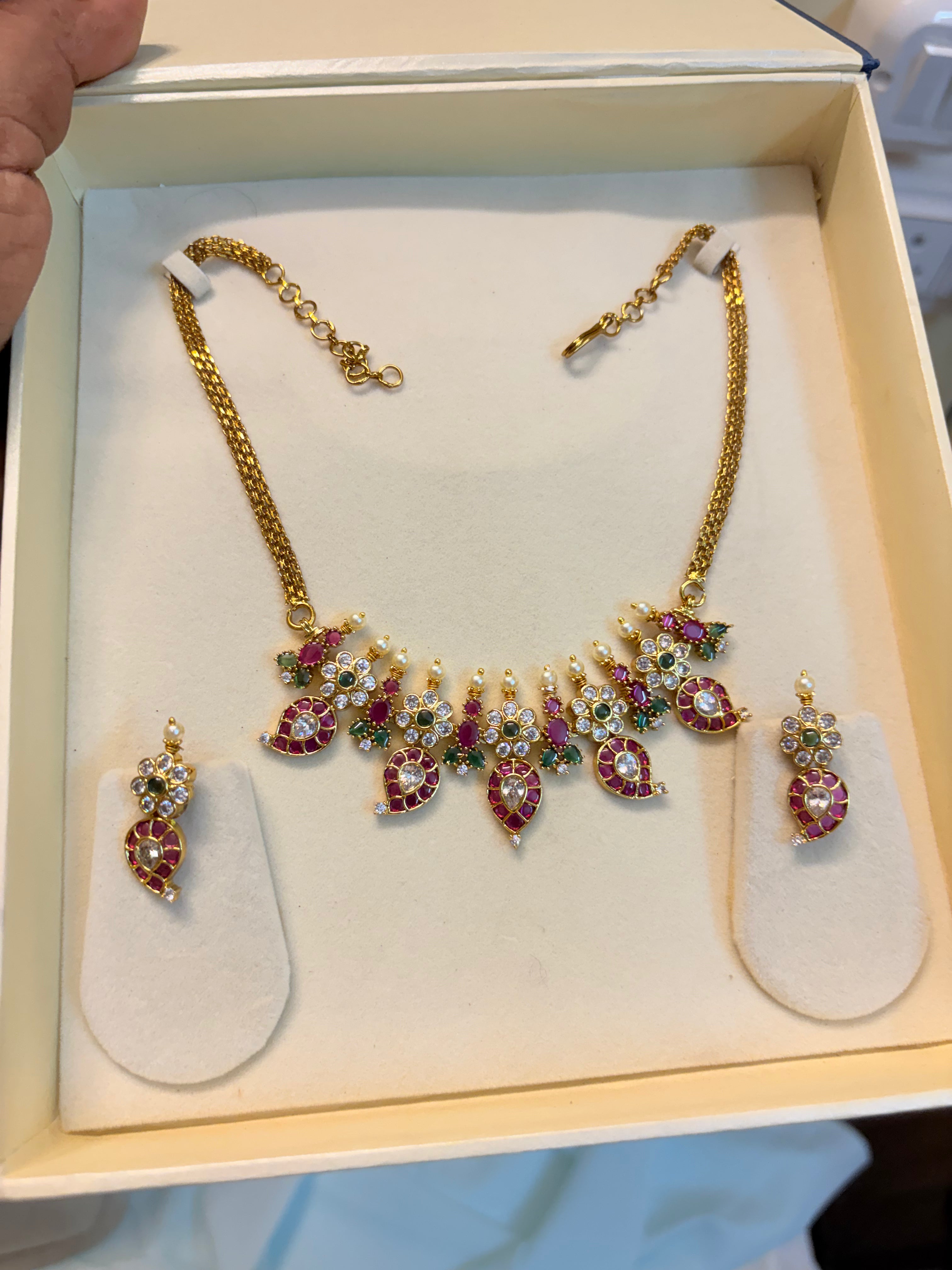 Traditional mango kemp chokerset