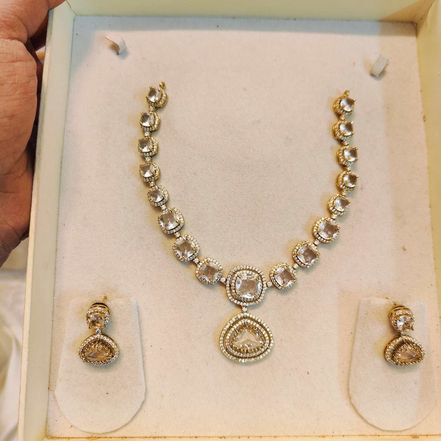 Bold necklace set premium quality jadau finish