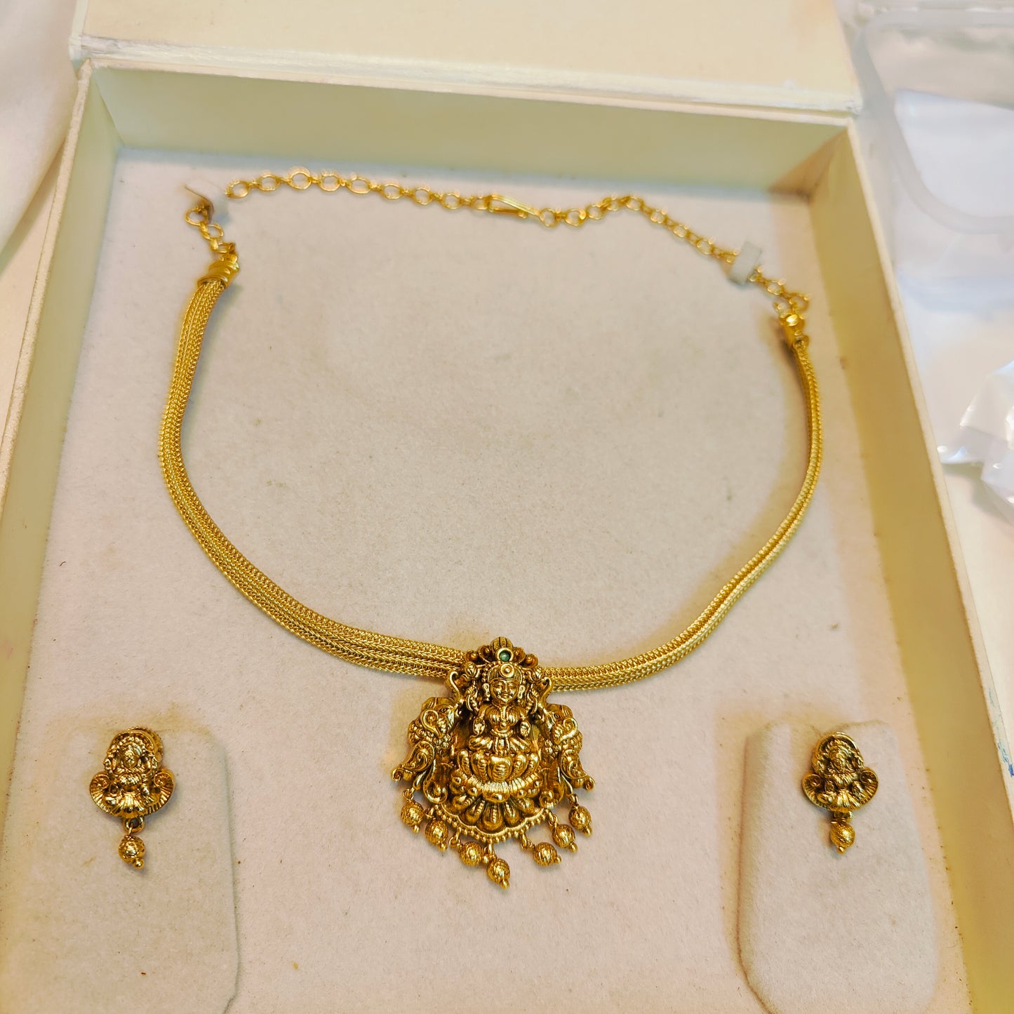 Gold antique finish necklace set premium quality