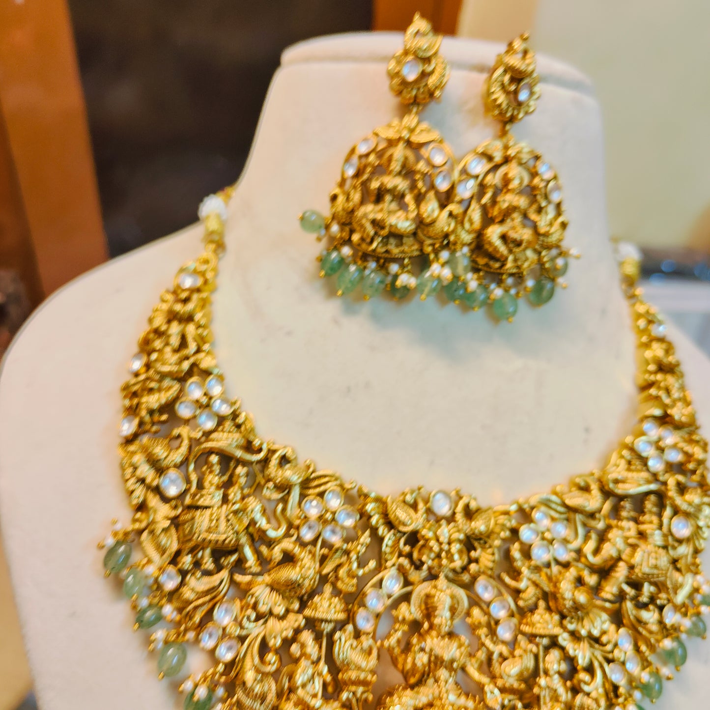 Gold antique finish jadau kundan premium quality bridal neckset