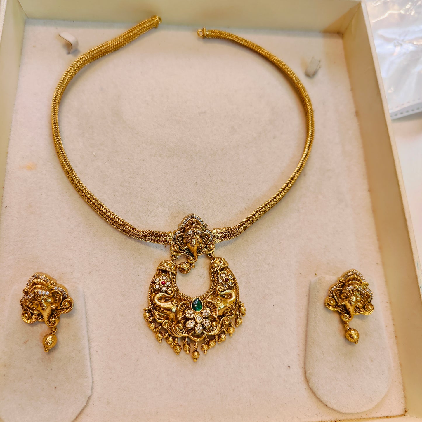 Gold antique finish necklace set premium quality