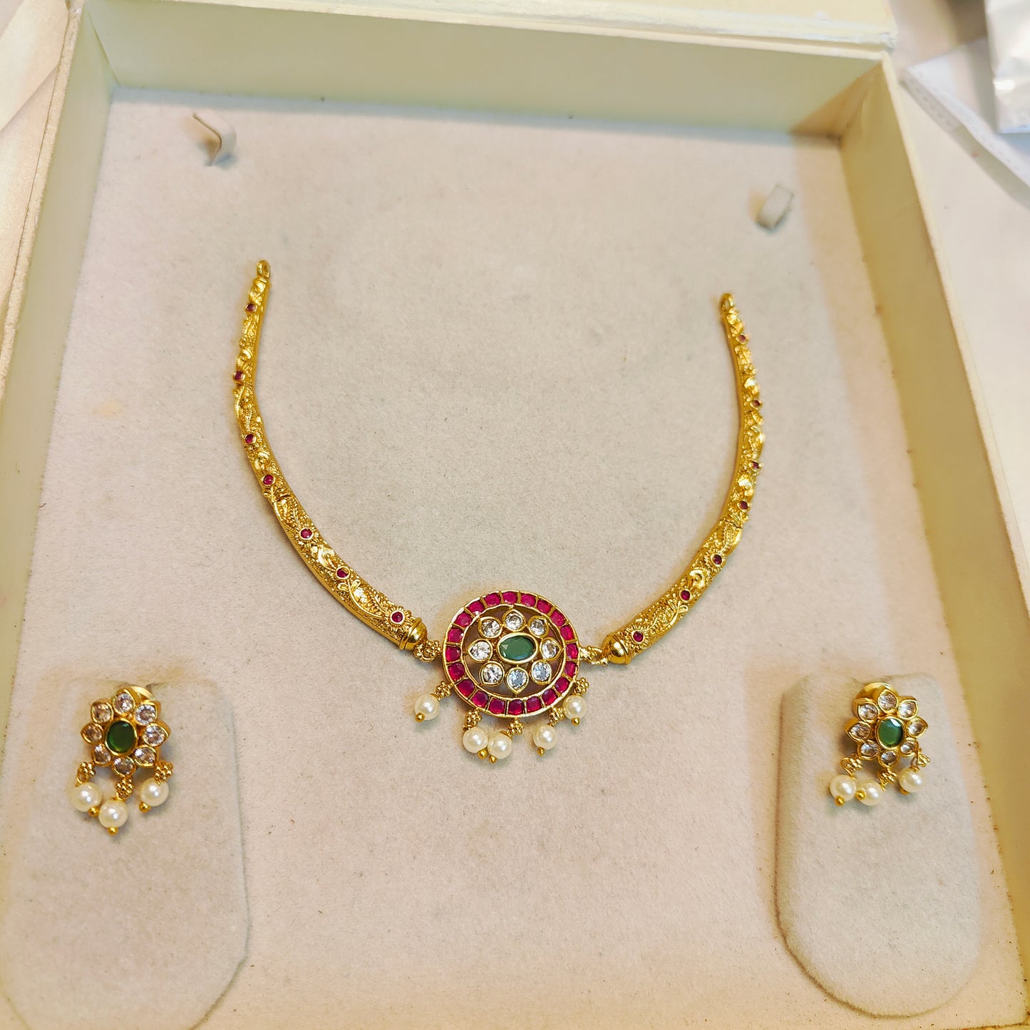 Kemp stones gold Kanti necklace set premium quality