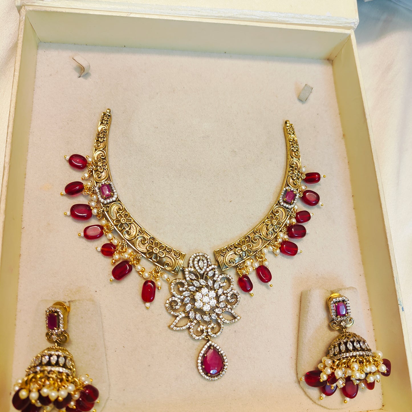 Gold antique finish Victoria jadau finish Kanti necklace set premium quality