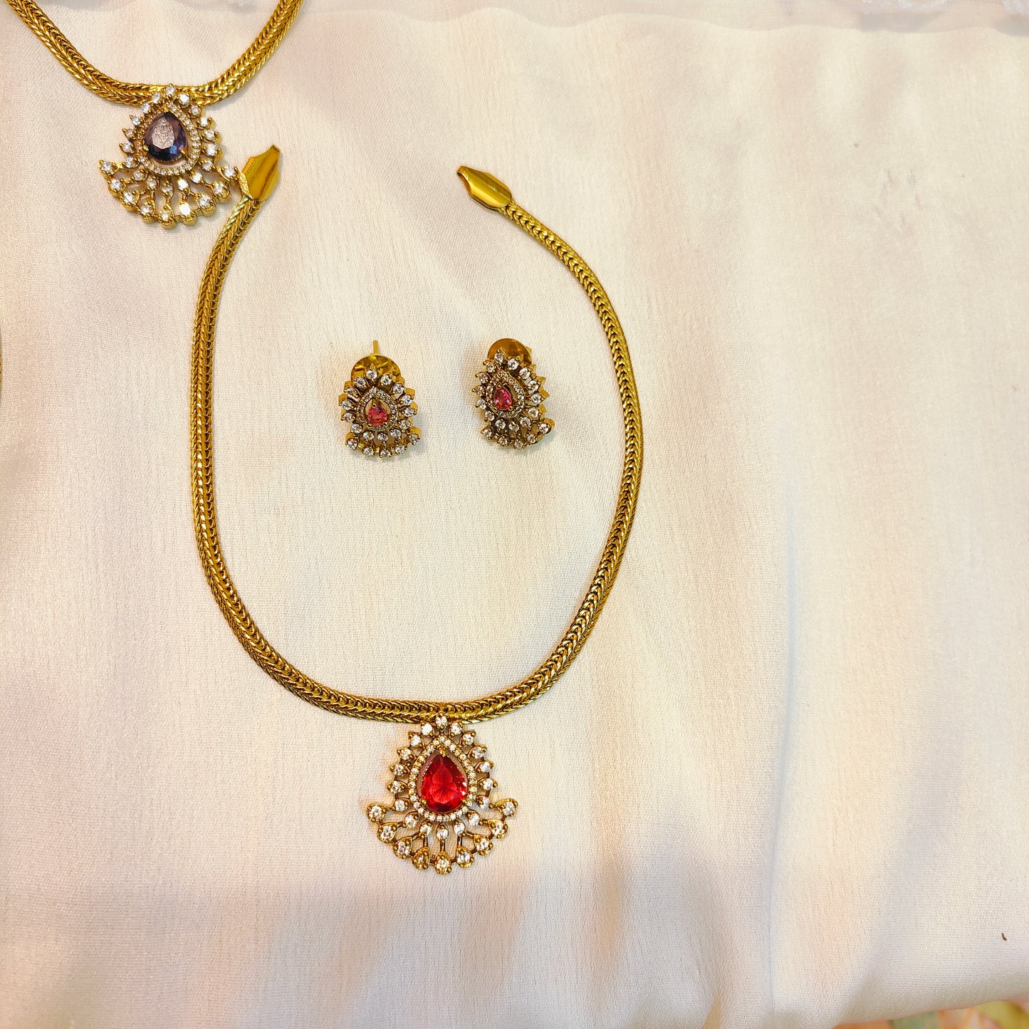 Regal diamond look like necklace set