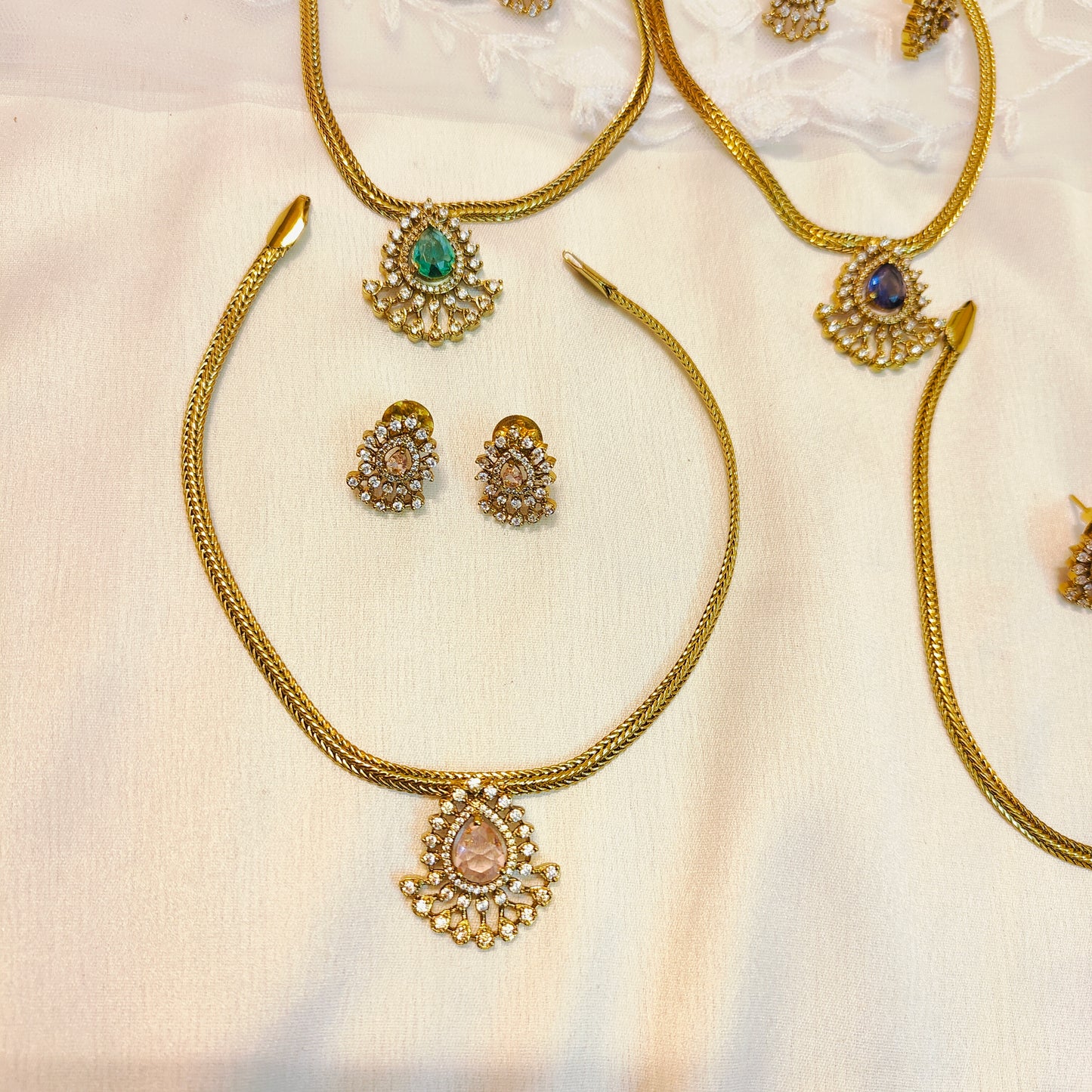 Regal diamond look like necklace set