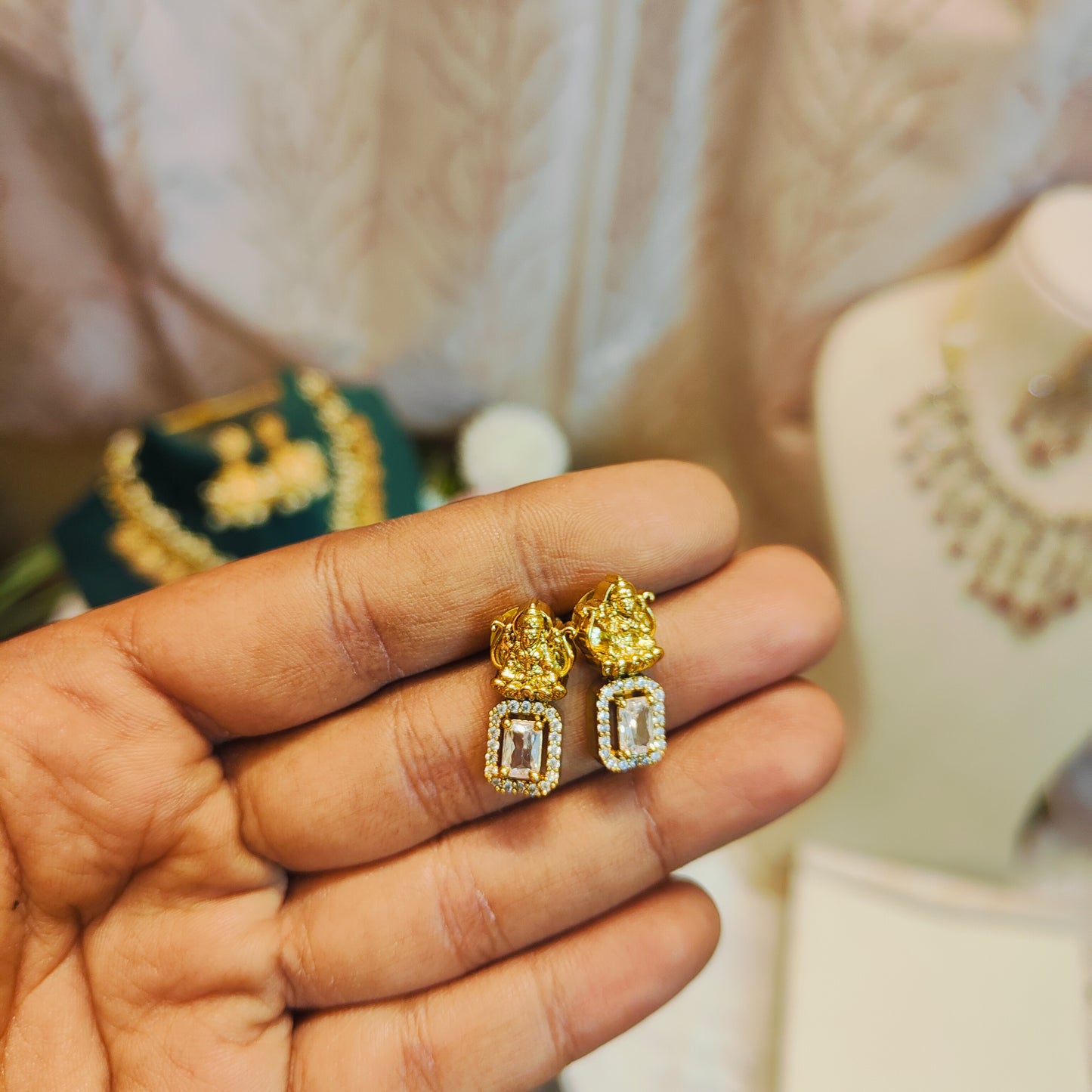 Gold antique finish necklace set