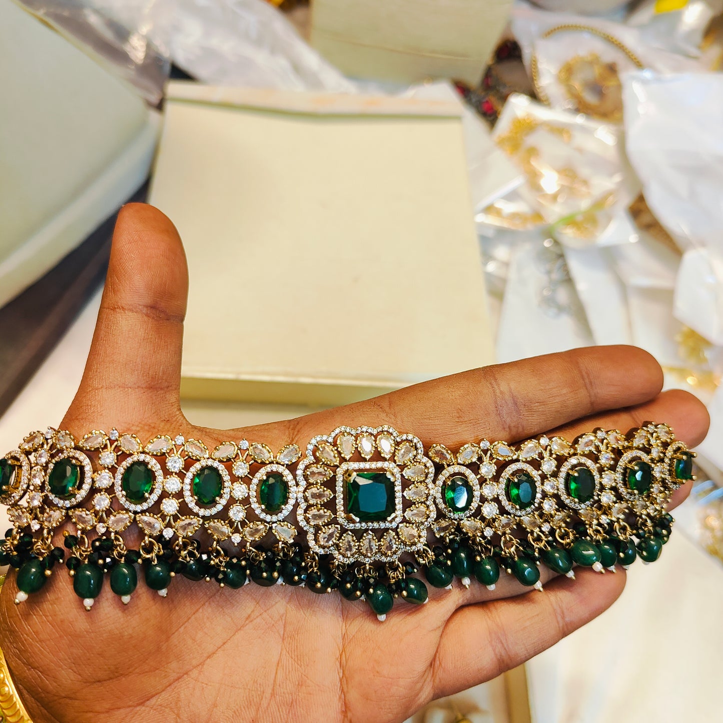 Classic Emerald AD stones choker set