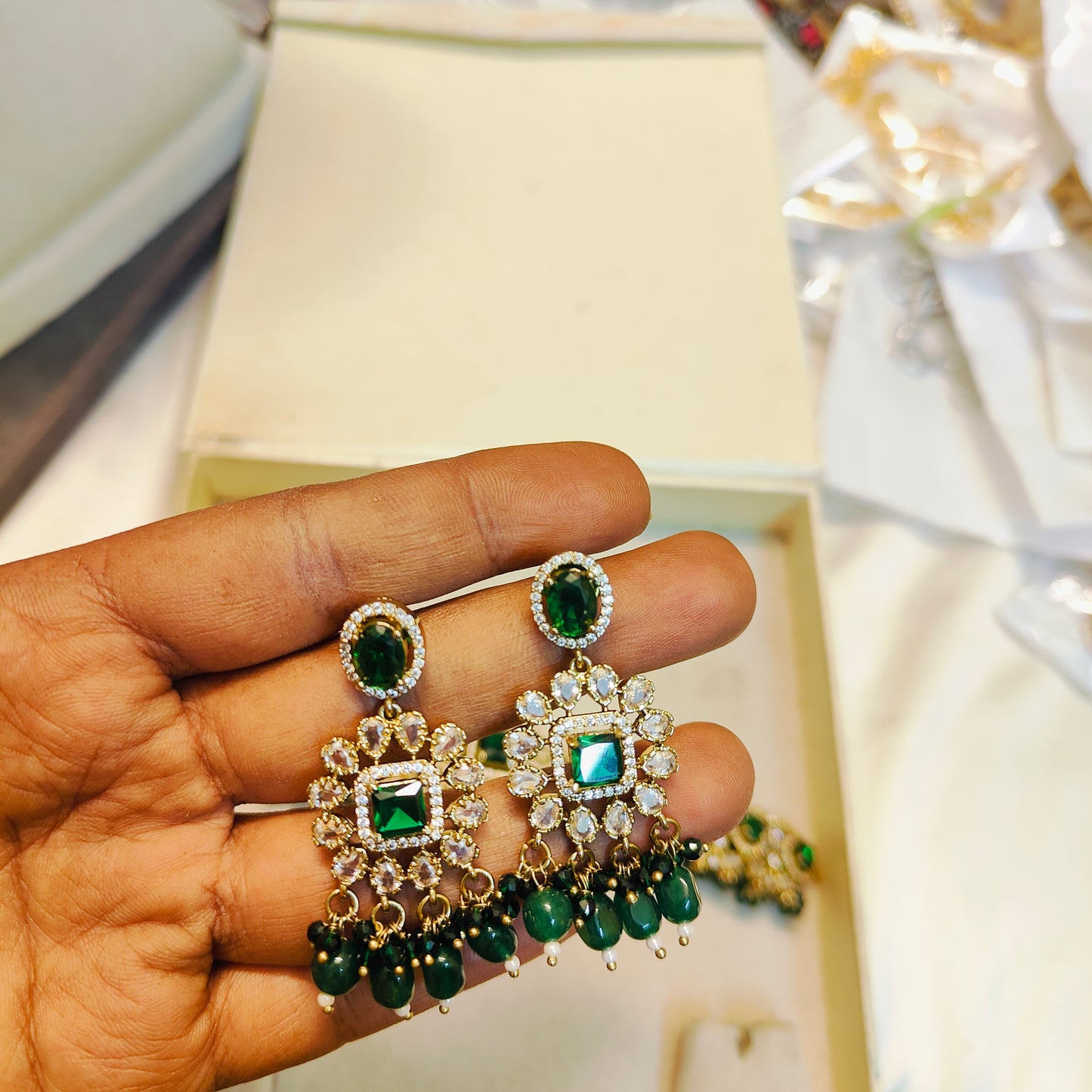 Classic Emerald AD stones choker set