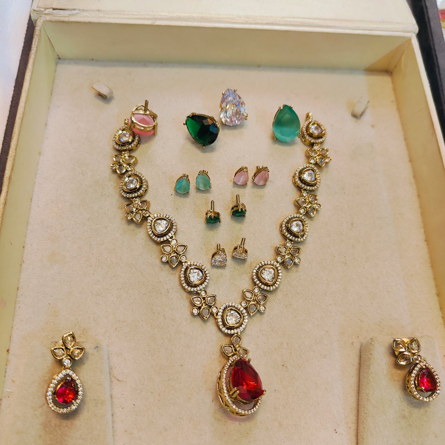 Victoria jadau finish changeable necklace set