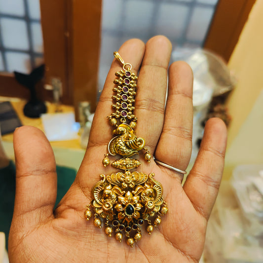 Gold nakshi tika