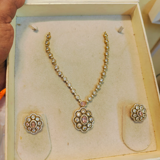 Simple kundan neckset