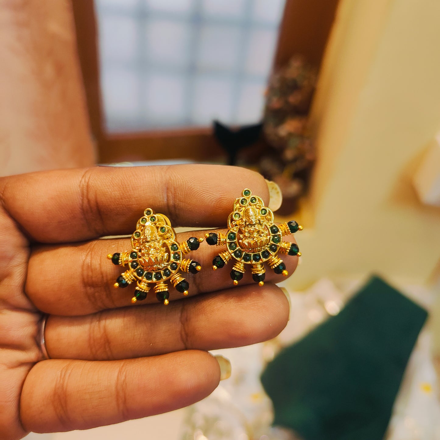 Lakshmi stud in 2 colours