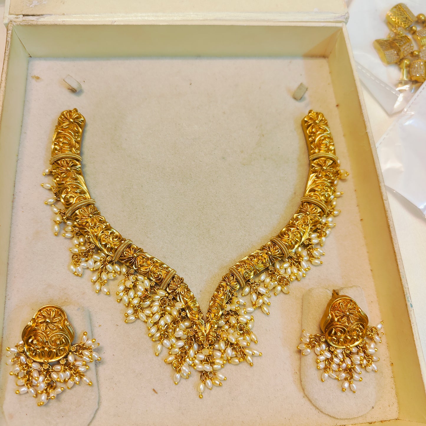 Antique gold pearl choker set