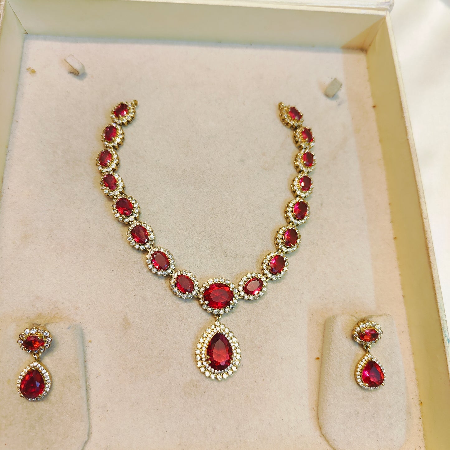 Teardrop bold ruby necklace set