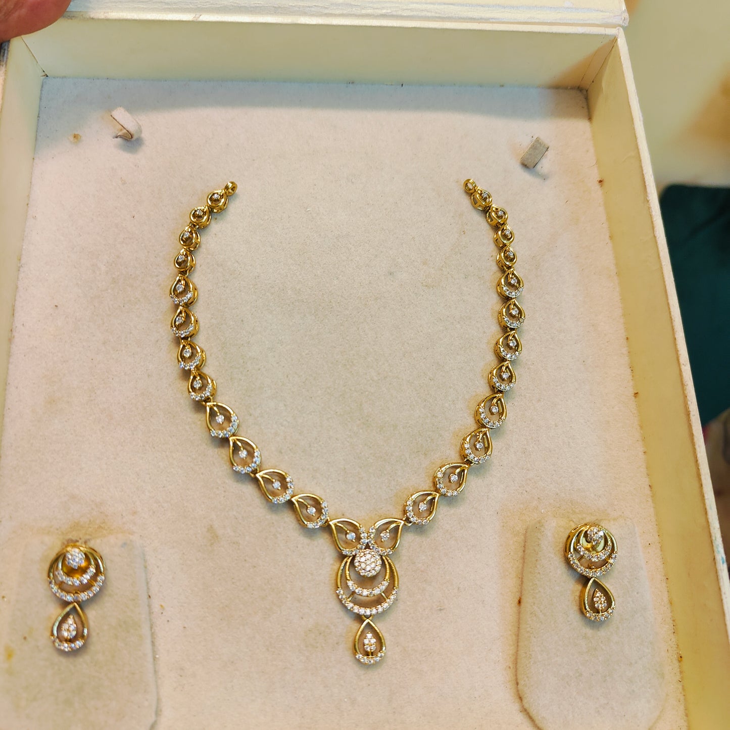 Elegant teardrop diamond replica necklace set