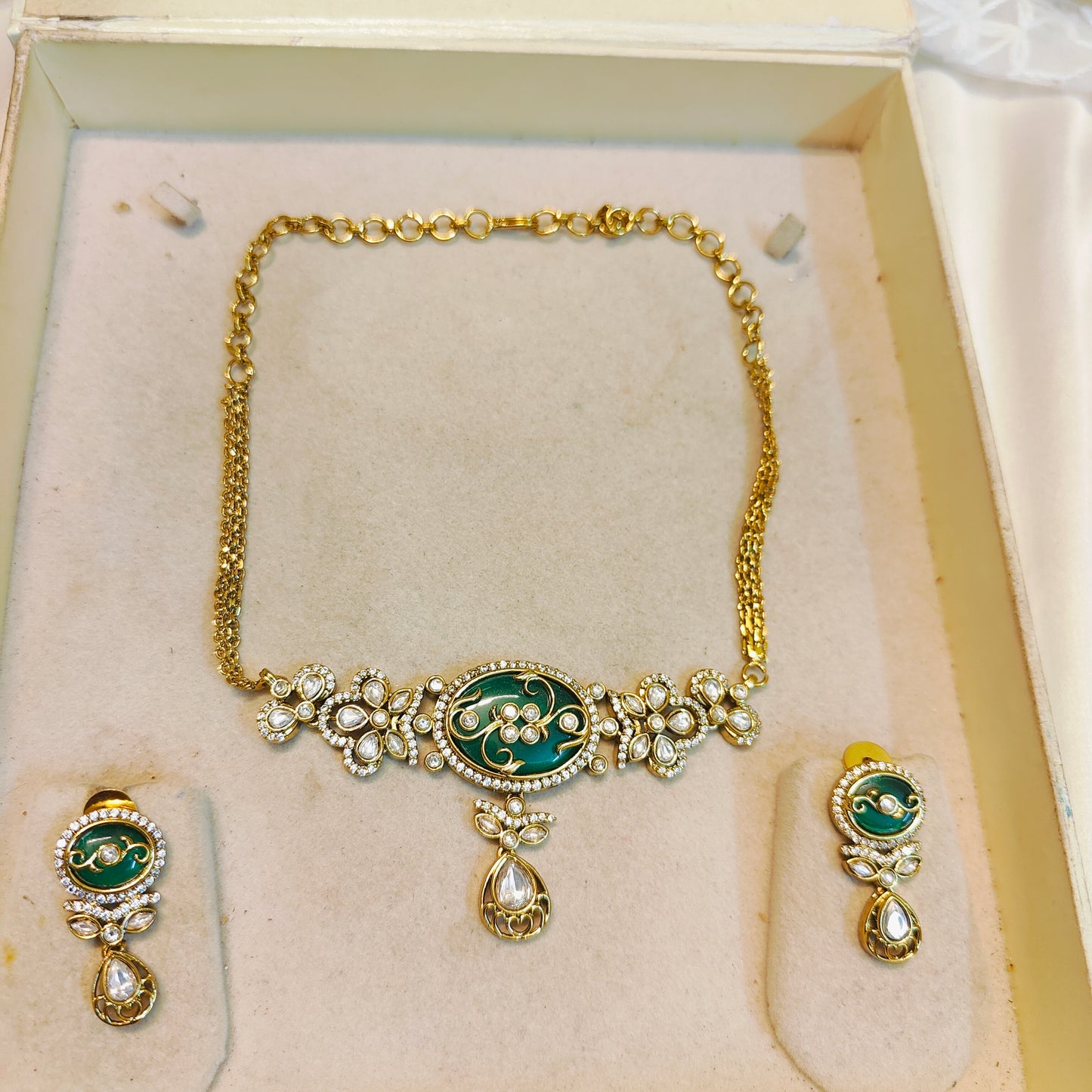 Emerald kundan choker set