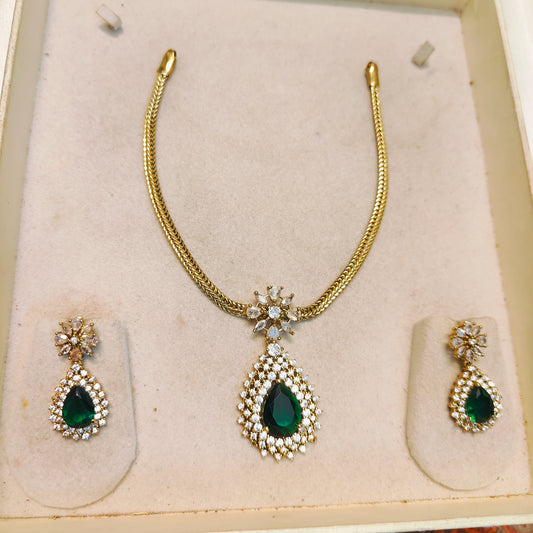 Teardrop emerald necklace set