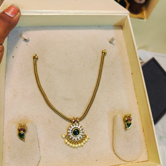 Traditional Kemp style necklace set