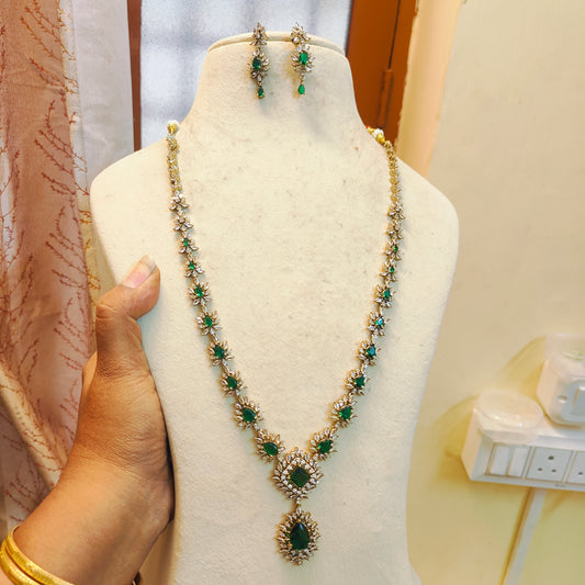 Sparkling emerald AD stone haram