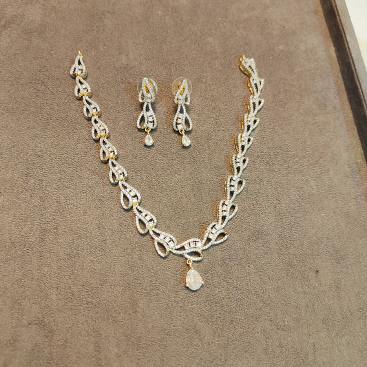Elegant diamond cut necklace set