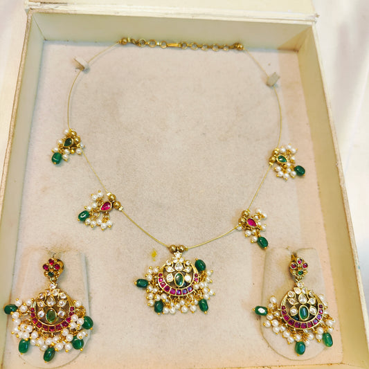 Kemp stones invisible chain with green beads