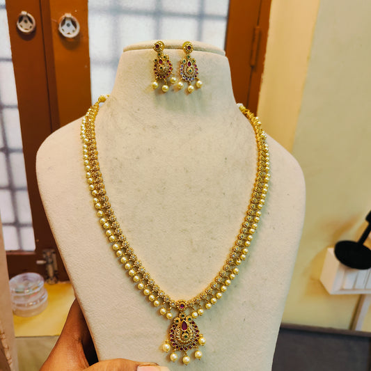 Classic ruby and pearl drop haran