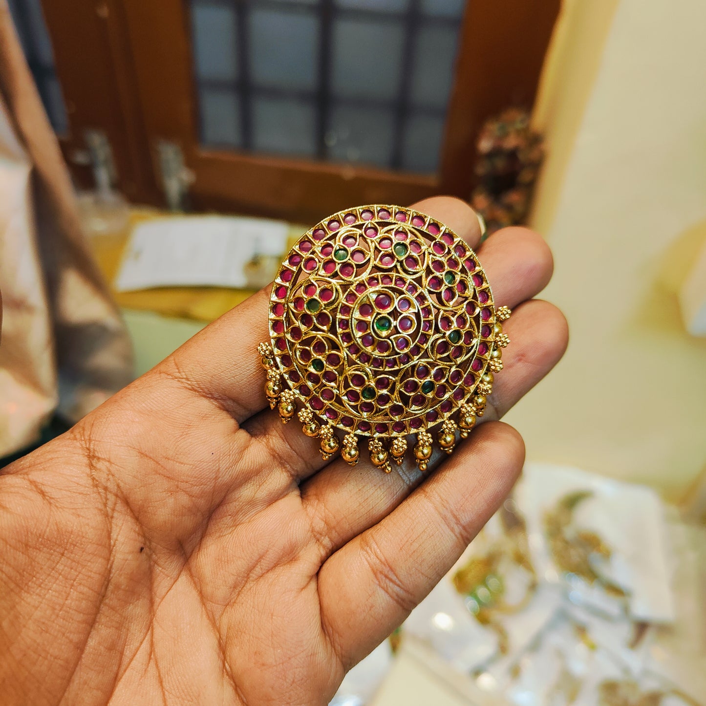Traditional round Kemp stones hair accessories