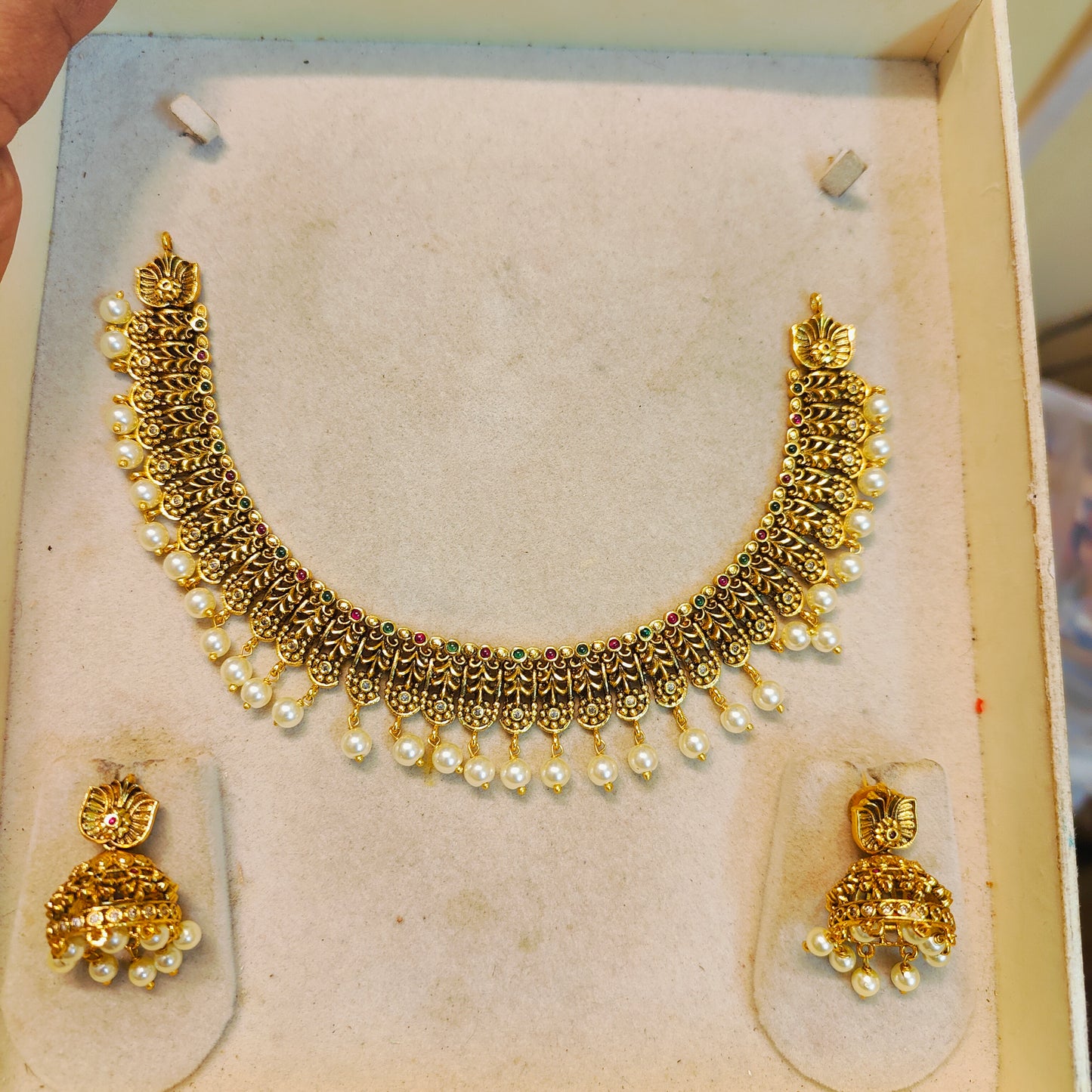 Regal antique pearl chokerset