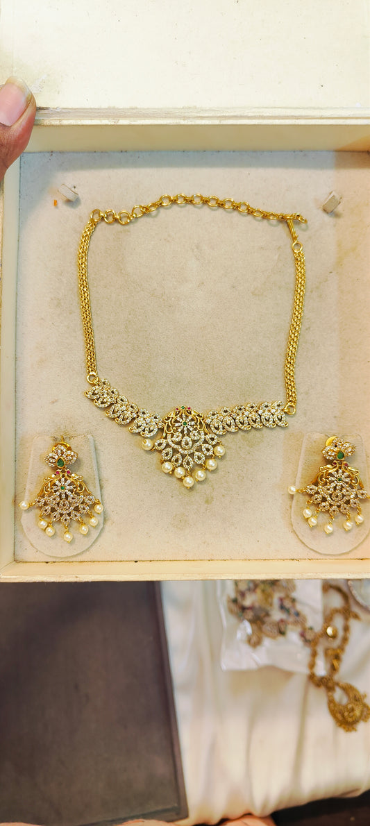 Regal pearl sparkle chokerset