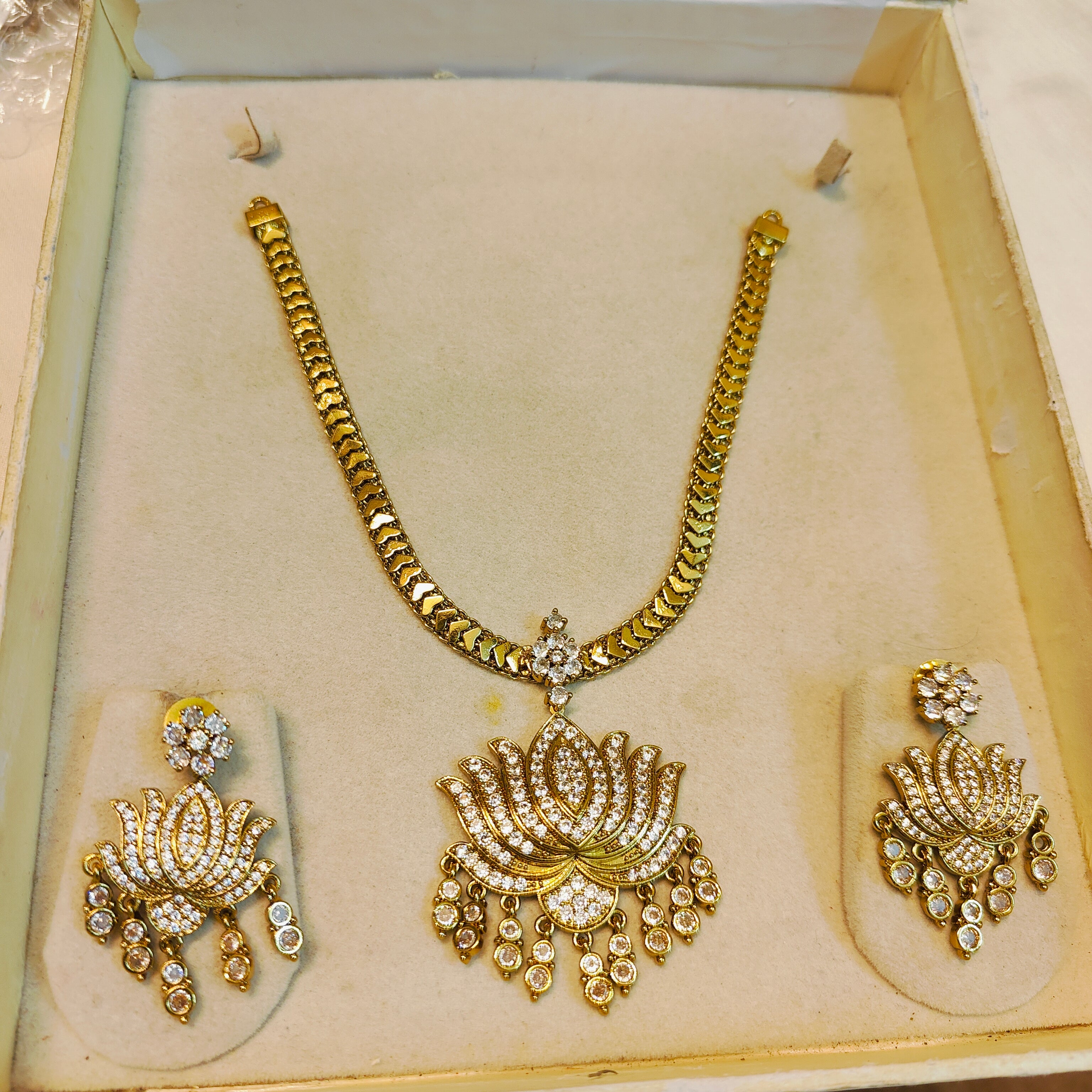 Golden Lotus Elegance set