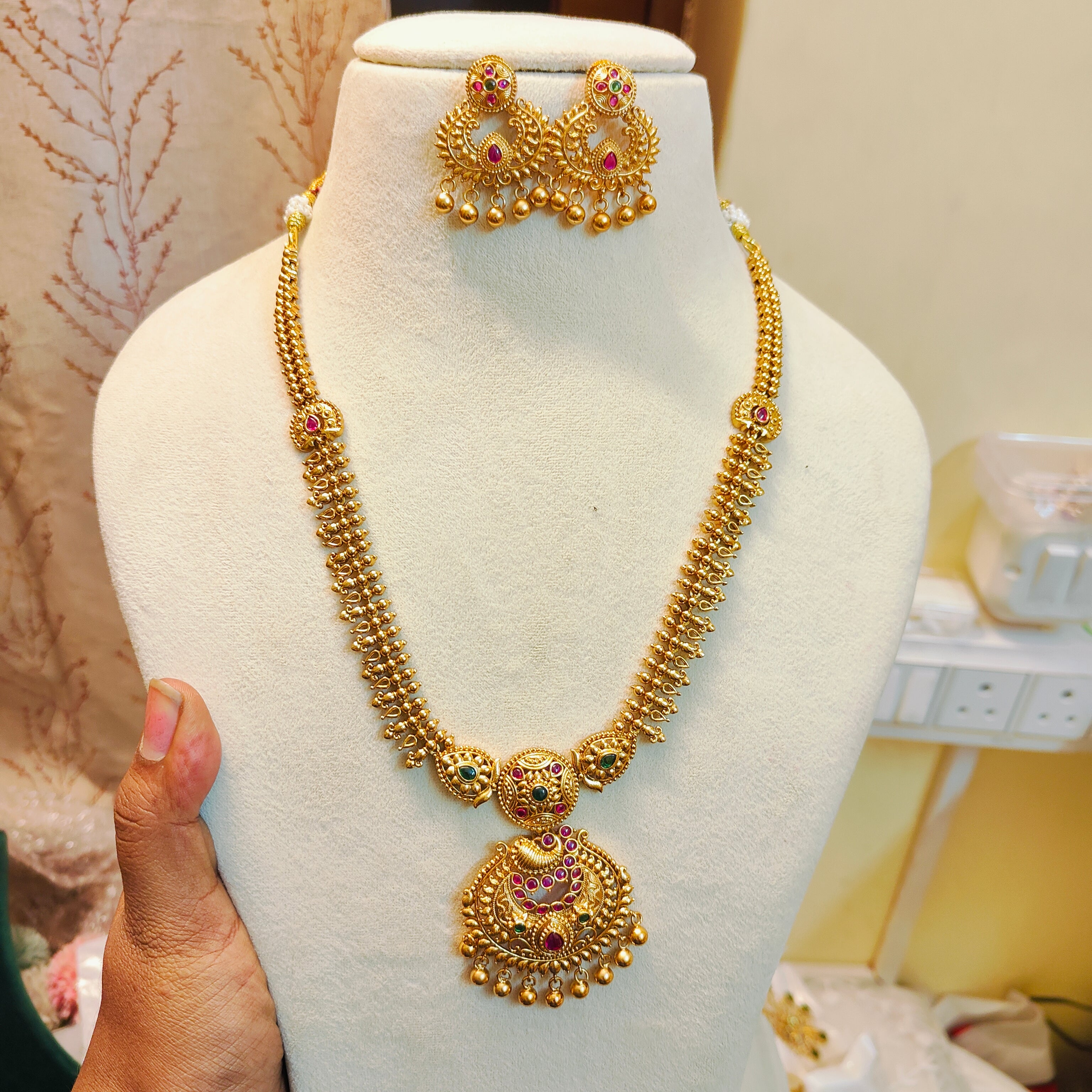 Traditional gold antique finish necklace set