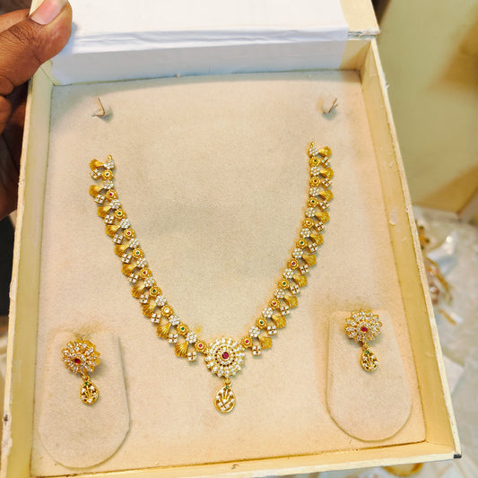 Classic floral design necklace set