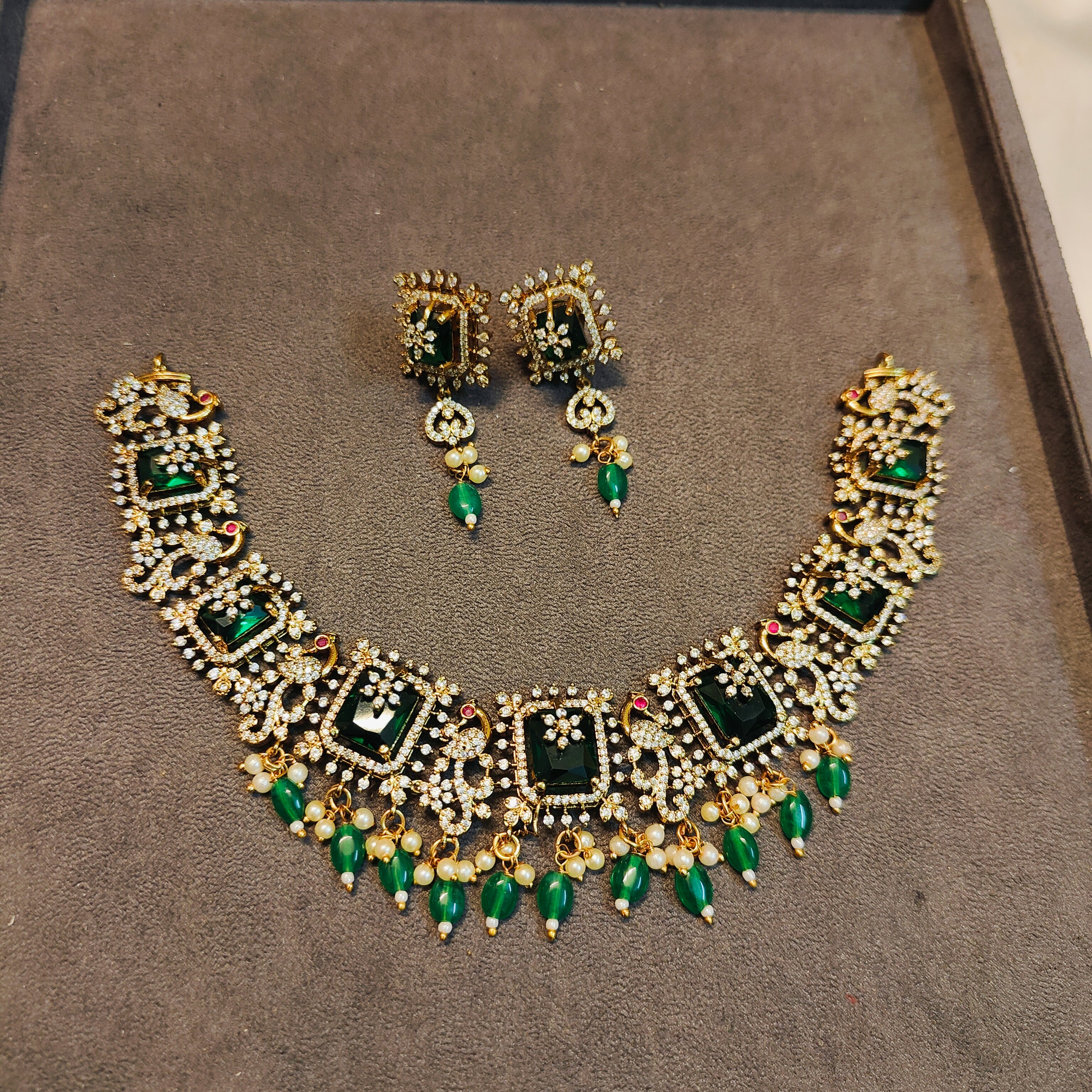 Grand emerald Cz necklace set