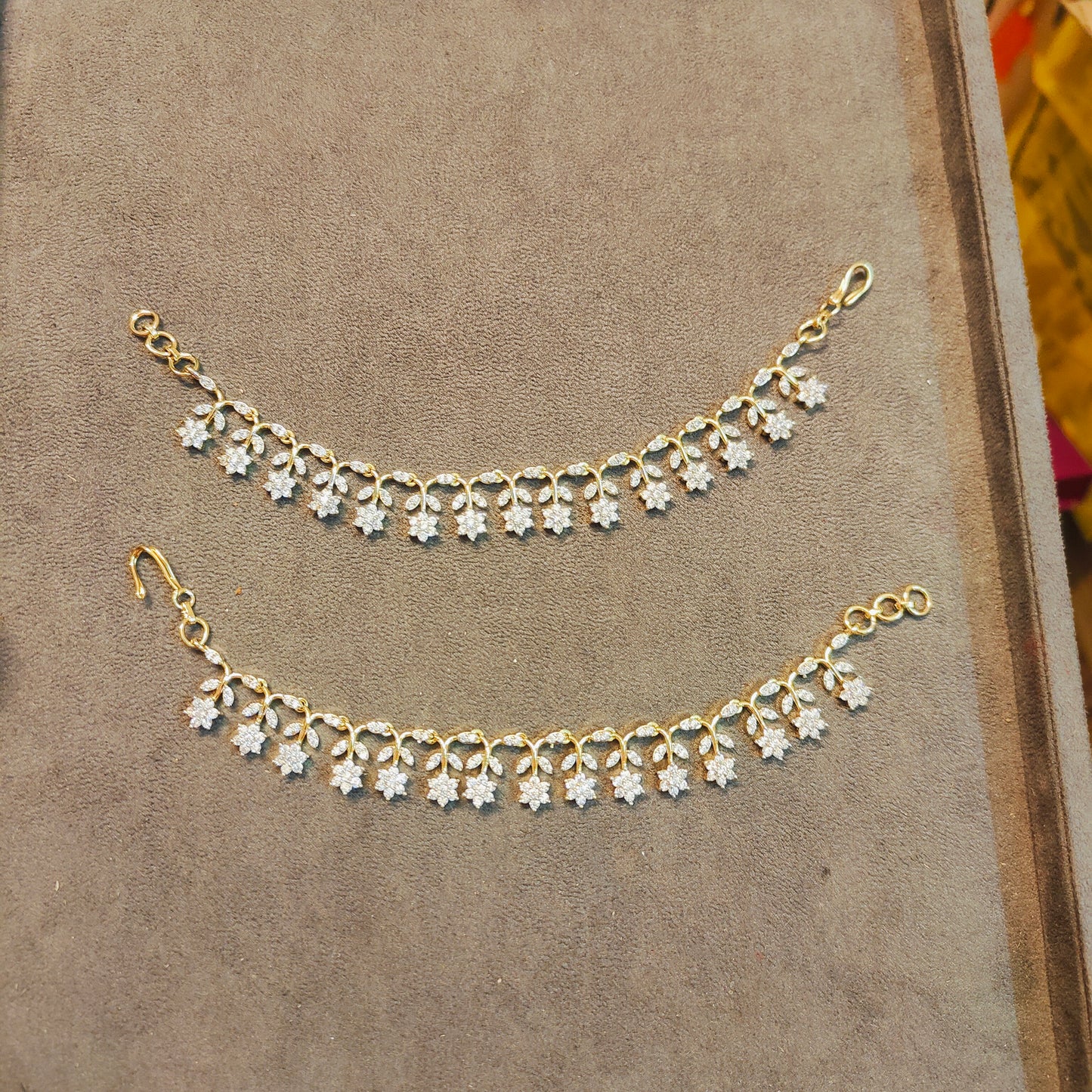 Designer Floral Gj polish earchain