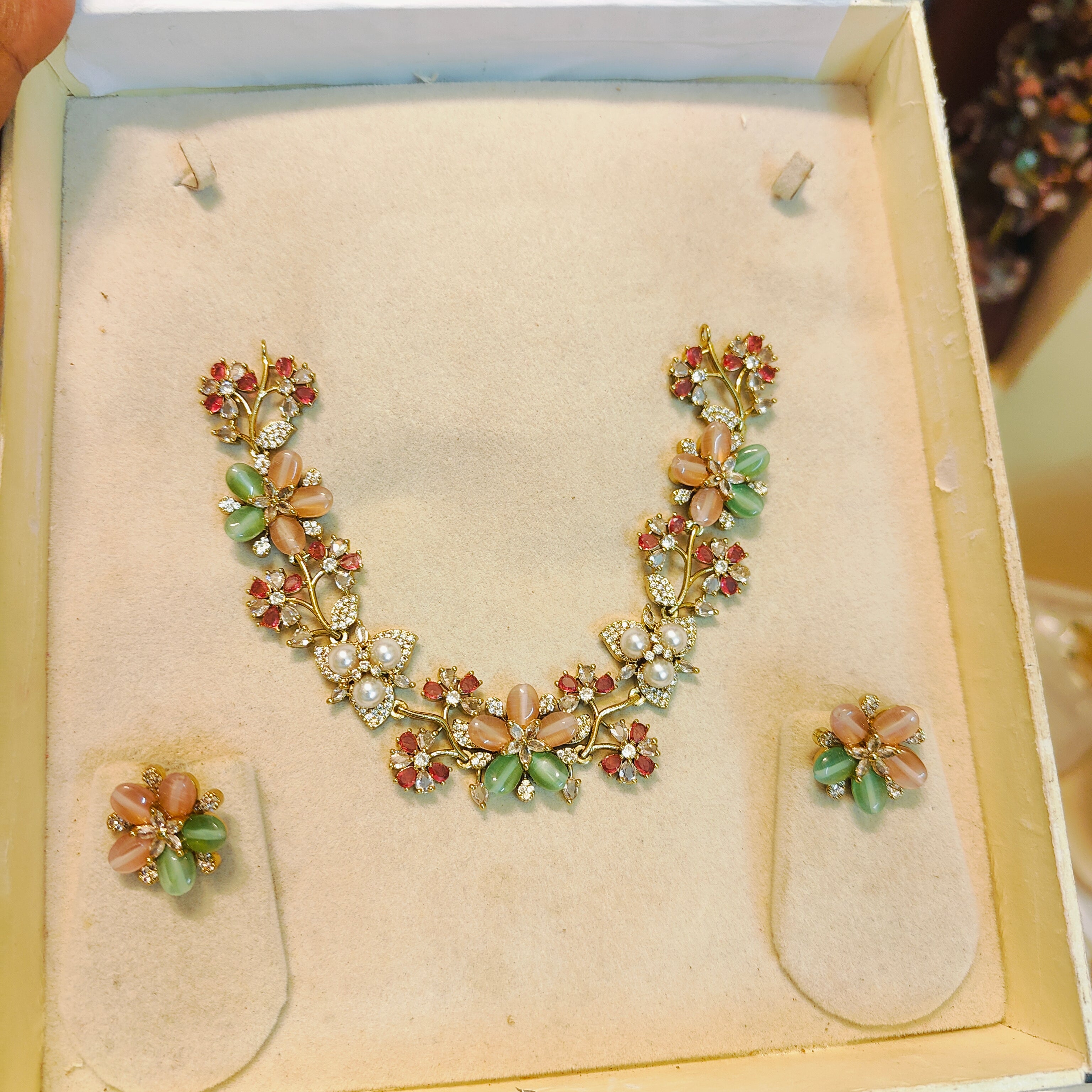 Luxury Pastel stone Floral Jadau Necklace set