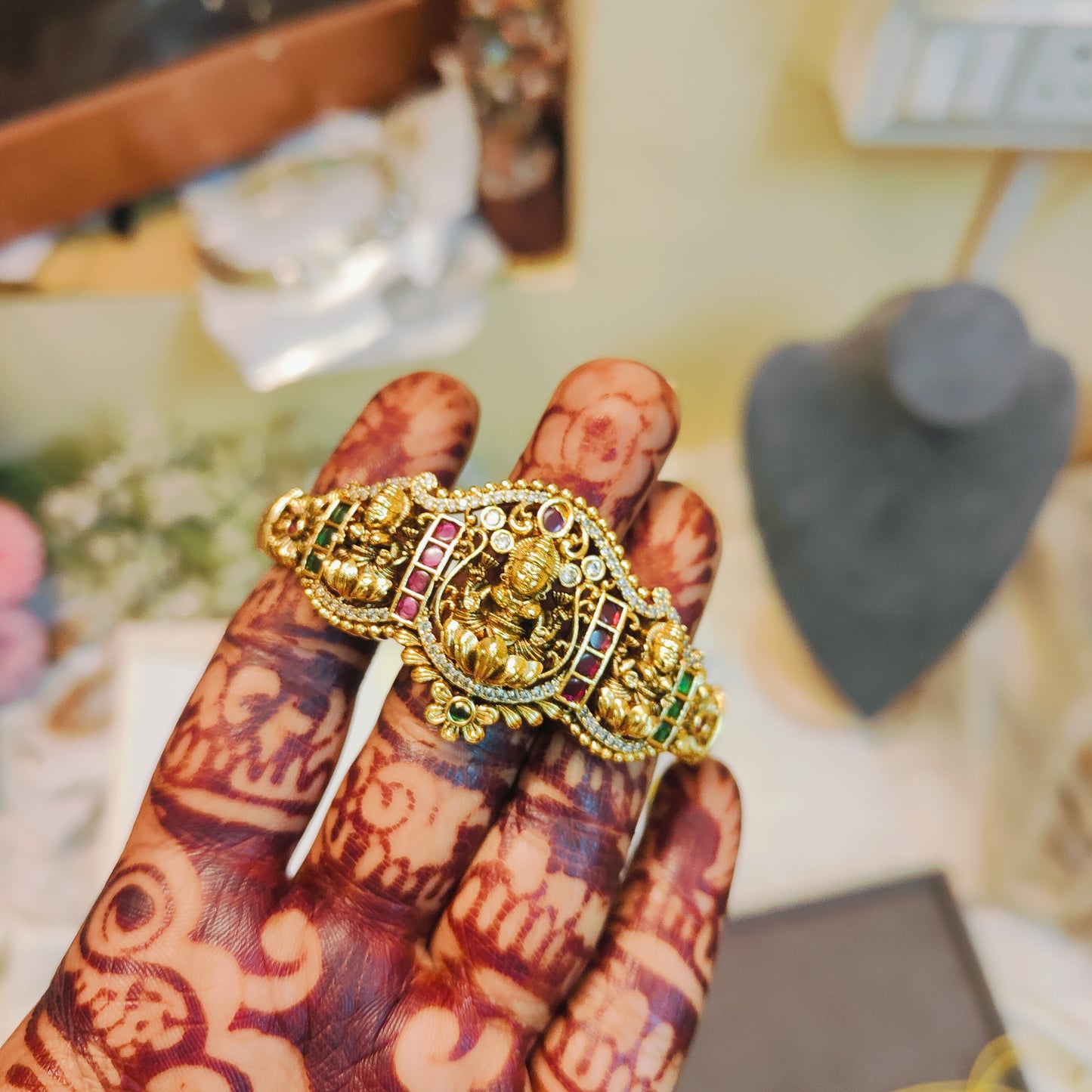 Antique Lakshmi Kemp kada