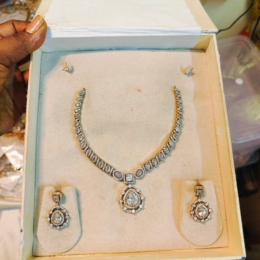 Elegant Teardrop Kanti necklace set