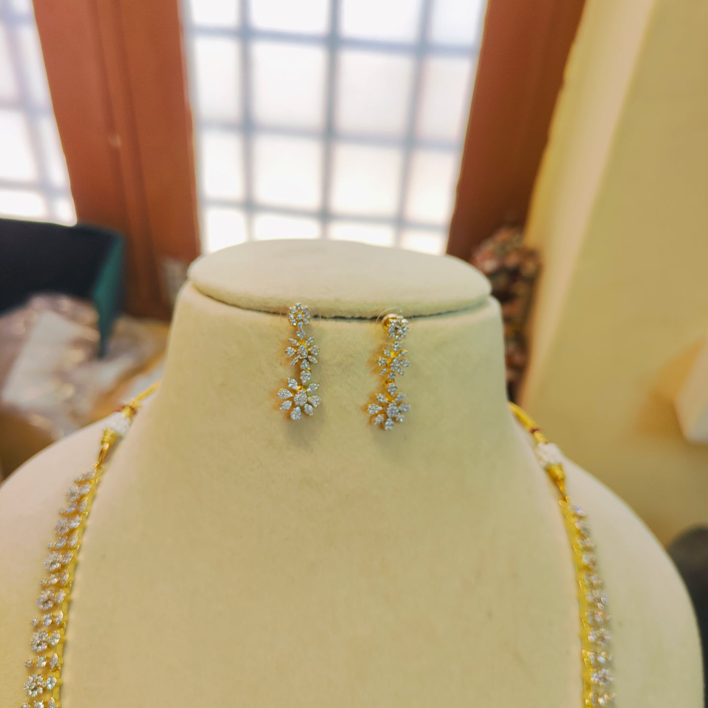 Diamond replica Gj polish floral haram