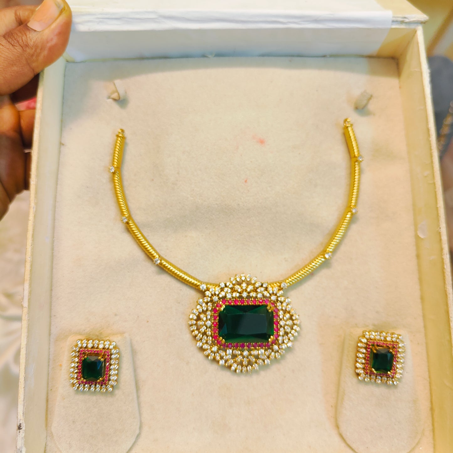 Royal Emerald Cz Kanti necklace set