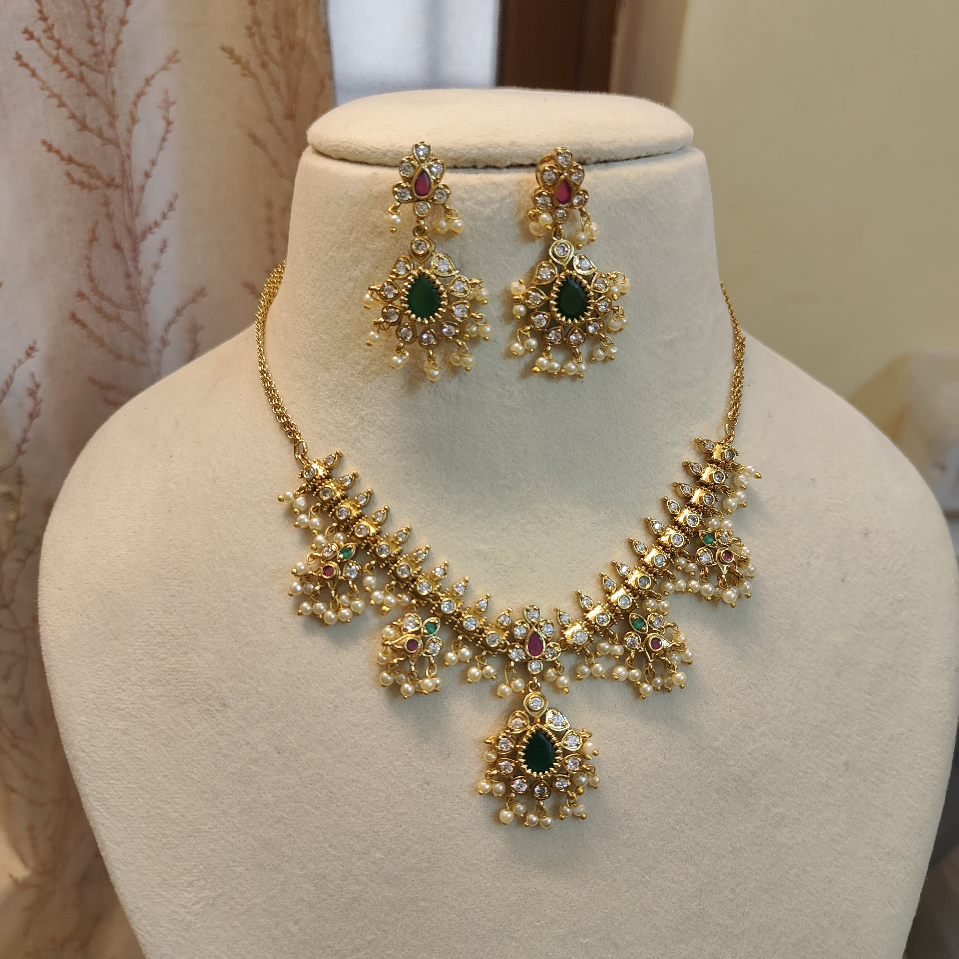 Classic guttapusalu necklace with earrings