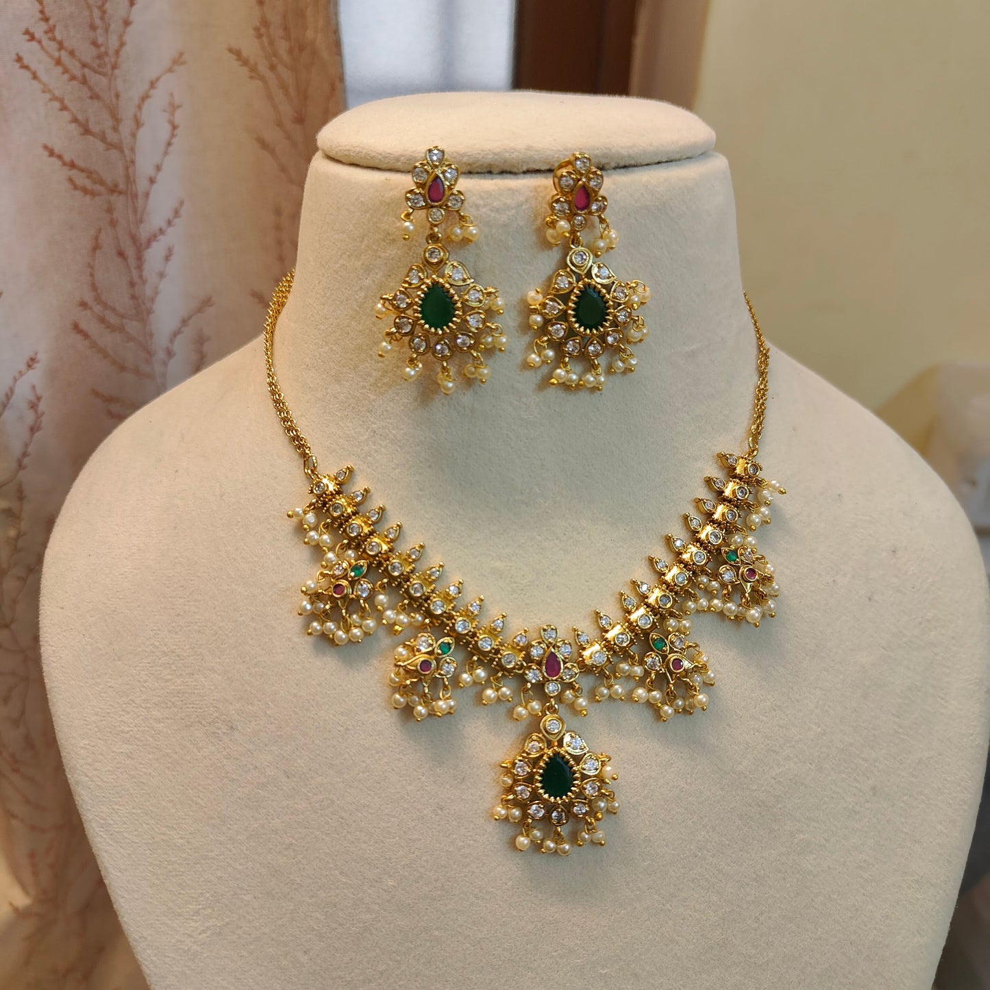Classic guttapusalu necklace with earrings
